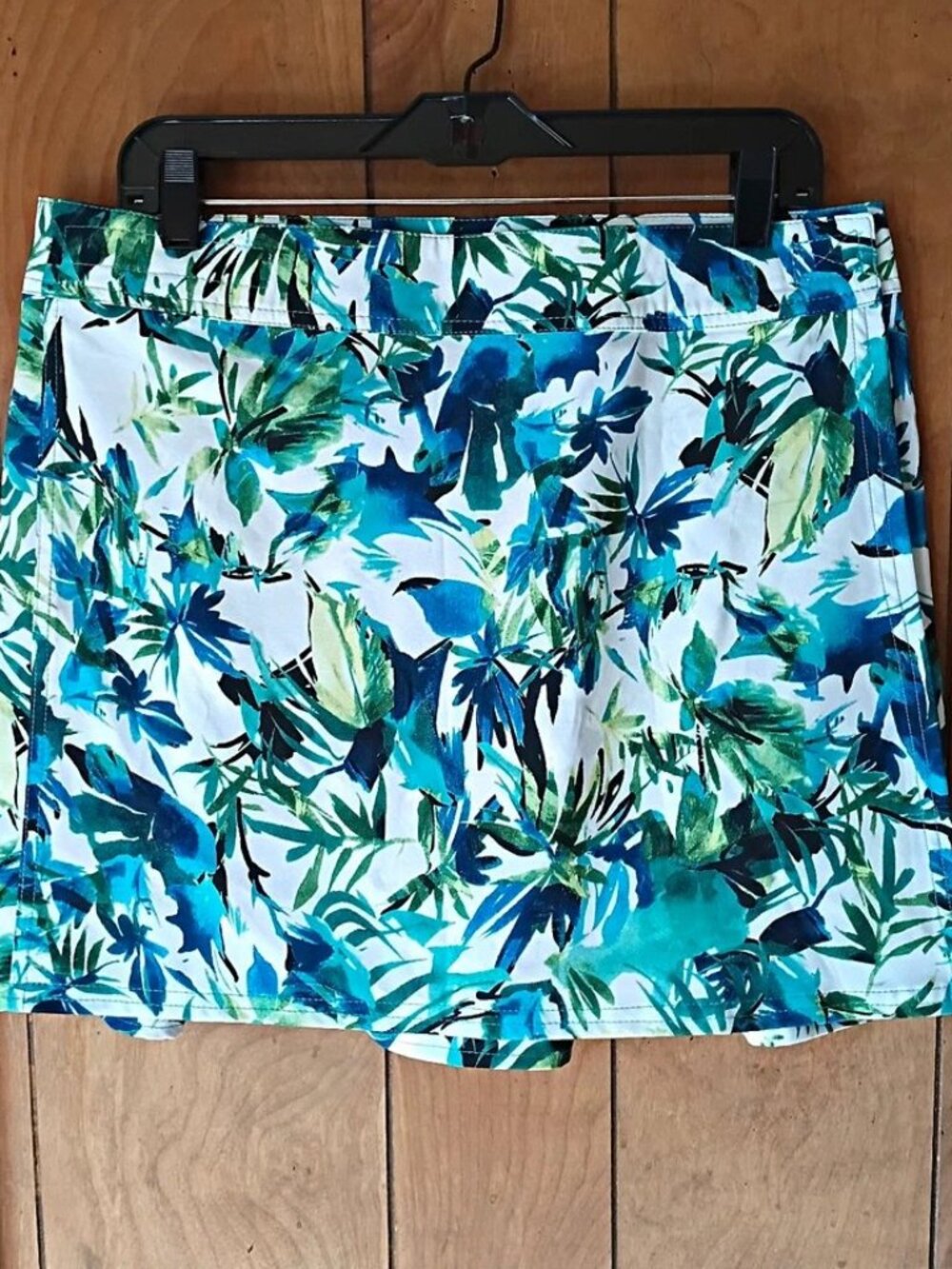 RIP Skirt Women’s Wraparound Skirt Size L Tropical Floral Water Shedding NWT